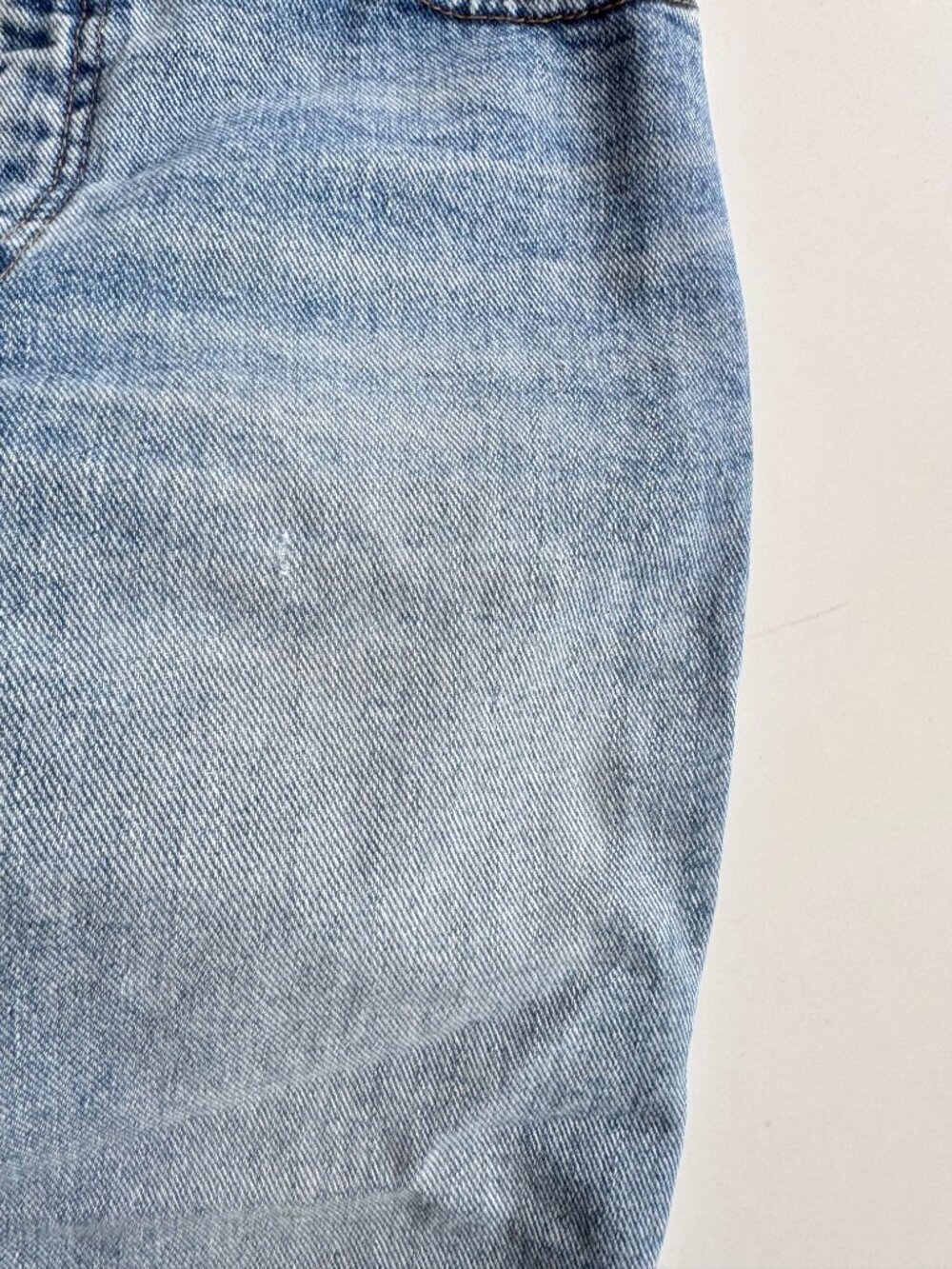 Vintage GUESS Light Rinse Mid Rise Tapered Slim Straight Leg Mom Jeans, Size 26 - Picture 3 of 13